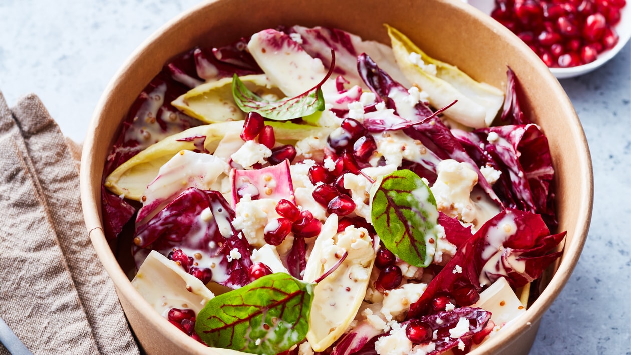 Roodlof salade met geitenkaas en honing mosterd dressing (delivery)